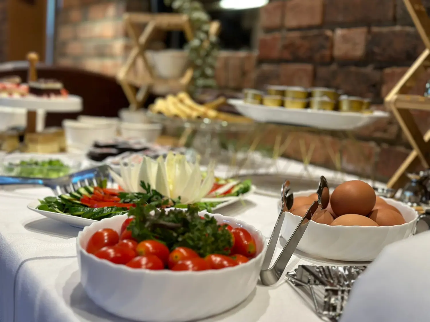 Gerichte auf dem Tisch im Restaurant von Restaurant Narasinga